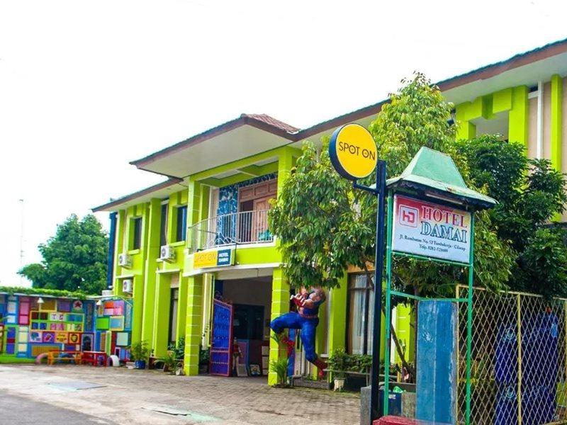 The Paragon Hotel Cilacap Redpartner Εξωτερικό φωτογραφία